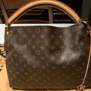 ❤️ Authentic MM Louis Vuitton monogram artsy hobo